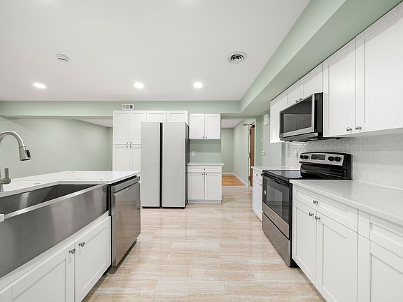 3rd image of 337 Fort Lee Rd APT 1D
