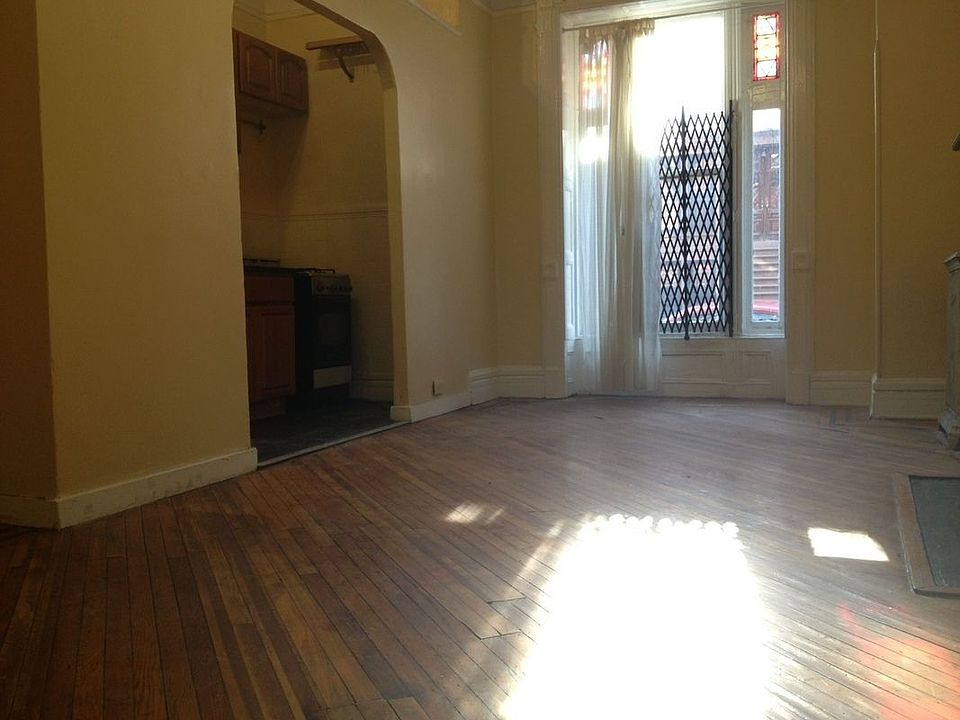 2nd image of 159 Willoughby Ave APT 2A