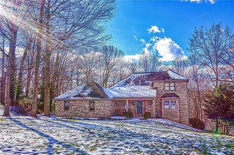 1st image of 140 Hickory Dr