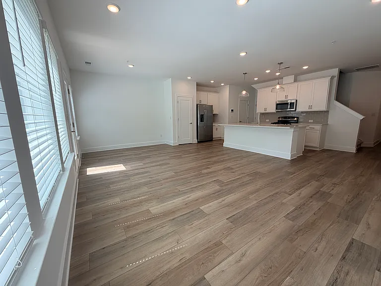 454 Laurelwood Ct — Photo 6