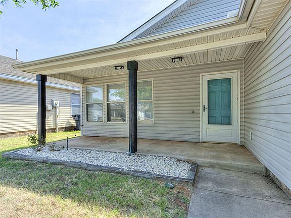 2nd image of 920 Periwinkle Dr