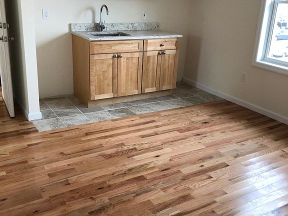3rd image of 559 Vincent Ave #1R