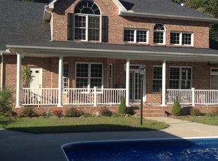 594 River Ln, Saint Albans, WV 25177