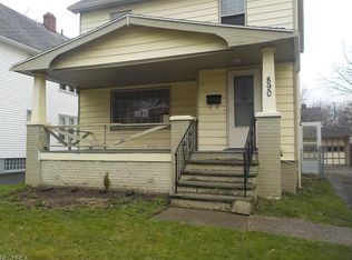 890 Helmsdale Rd, Cleveland Heights, OH 44112