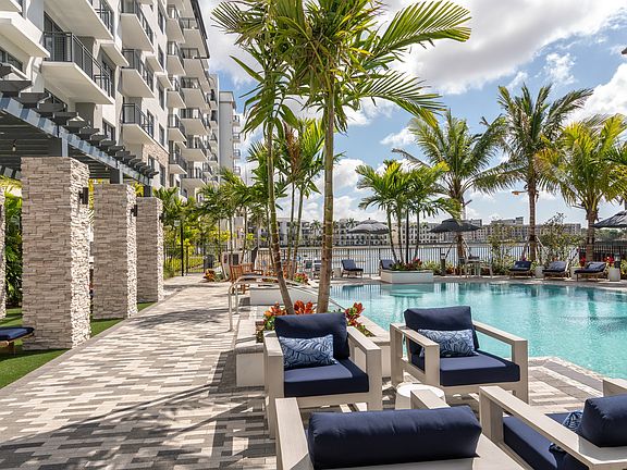 Pool Lounge
