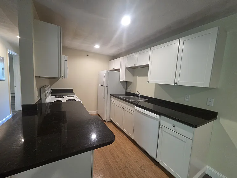 breakfast bar, microwave, disposal & dishwasher