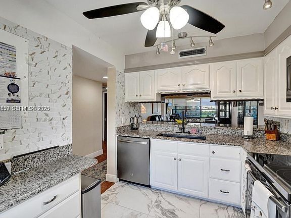 5th image of 1502 Whitehall Dr APT 305