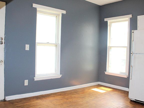3rd image of 729 E Vine St APT 2