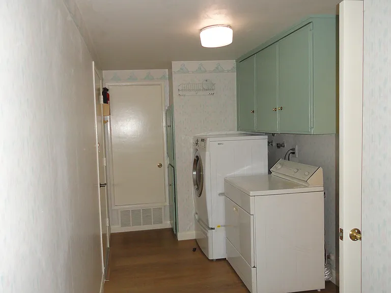 1100 La Senda Dr — Photo 17