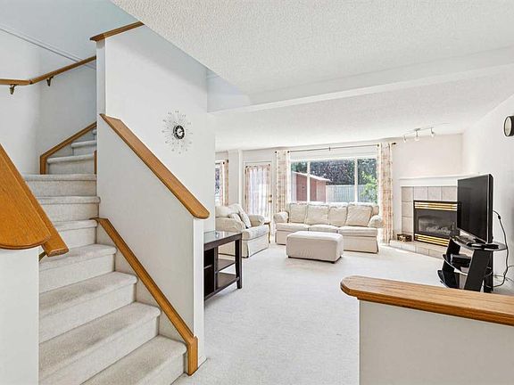 4th image of 10521 NE Hidden Valley Dr NW