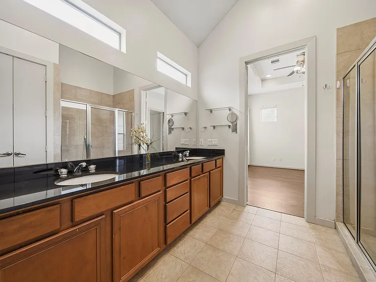 4036 Center St — Photo 21