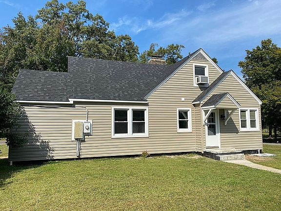 3rd image of 415 Tillar St