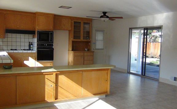 5th image of 702 N 18th St