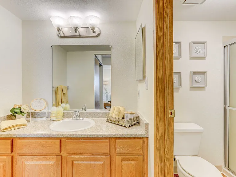 Americana Lakewood Apartments — Photo 92