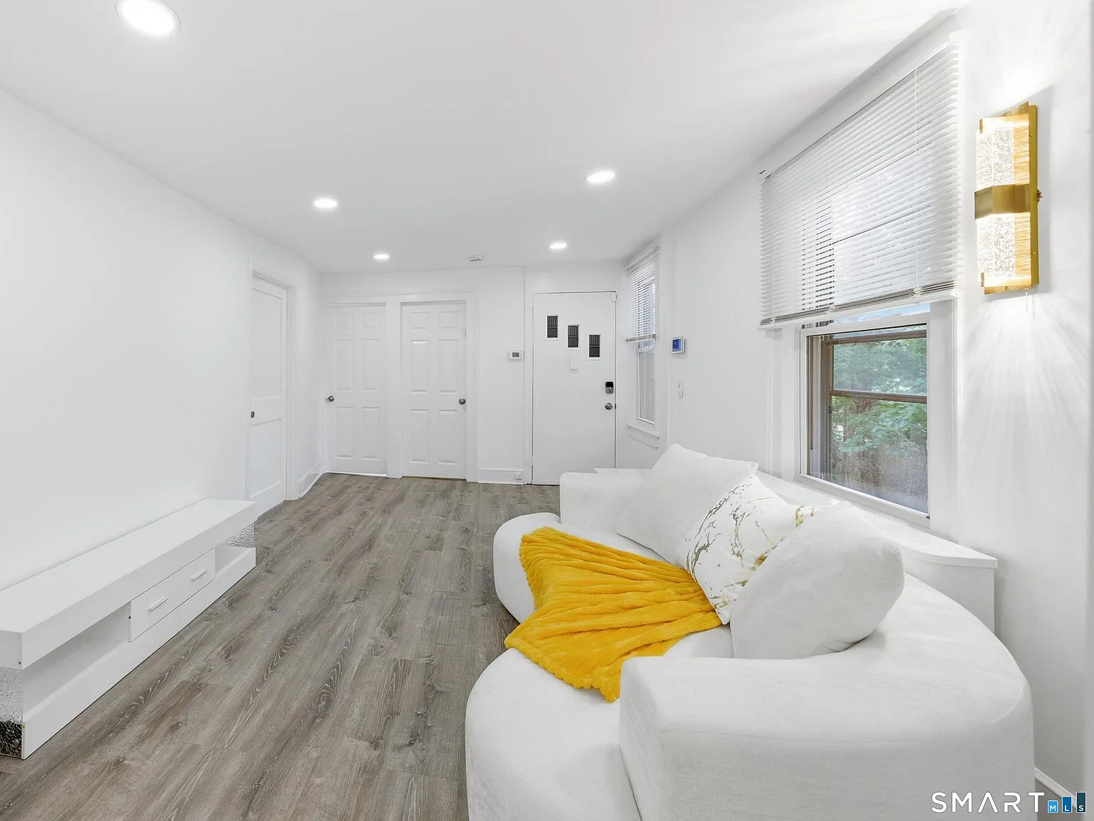 2 bed, 1.0 bath, 977 sqft, $2,950 — Photo 4