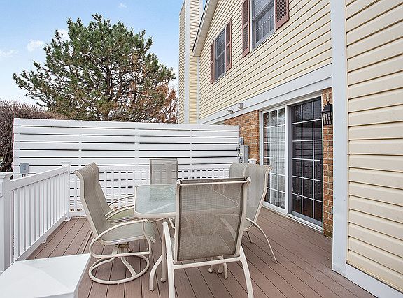 4th image of 9887 Cambridge Ct #B
