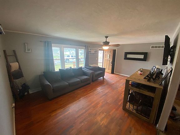 4th image of 612 E 18th St