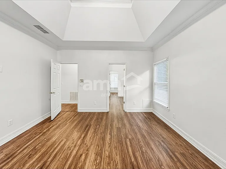 1296 Crown Ter — Photo 10