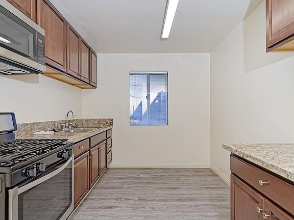 5th image of 3772 Ingraham St APT 6