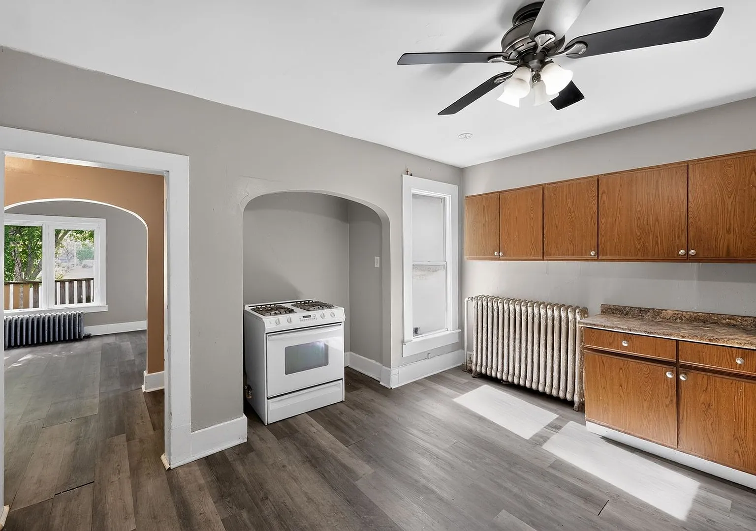 2 Bedroom Upper Unit Across from Rose Park — Photo 2
