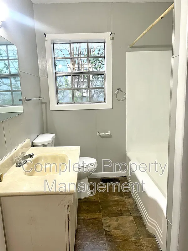 4 bed, 1.0 bath, 1466 sqft, $1,275 — Photo 4
