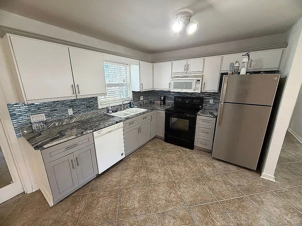 2 bed, 1339 sqft, $1,800 — Photo 2