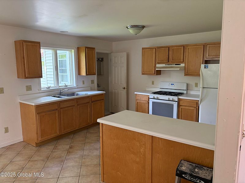 3rd image of 17 Lawnridge Avenue #17 & 19