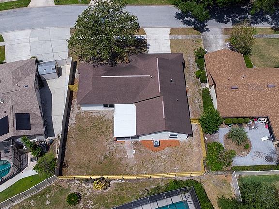 4th image of 825 Rill Dr