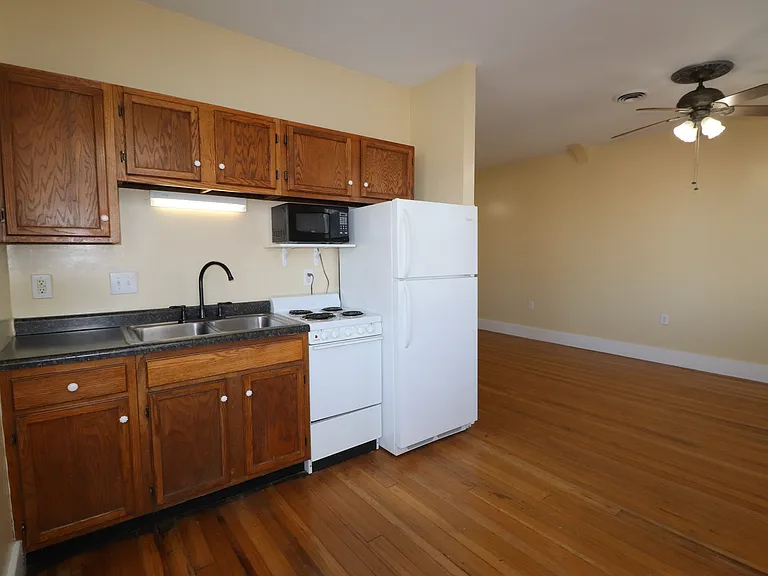 Historic Apartment Building — Photo 13