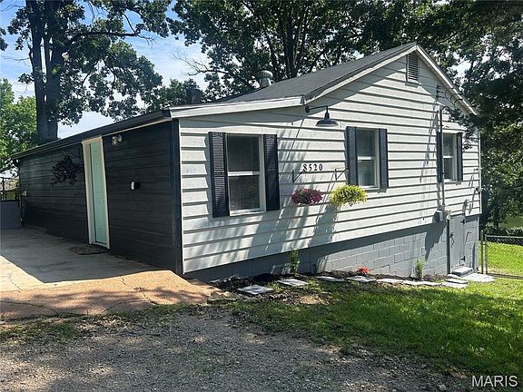2nd image of 8520 Lake Dr