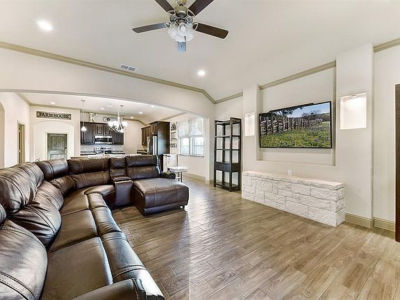 3rd image of 2699 Wynchase Ln