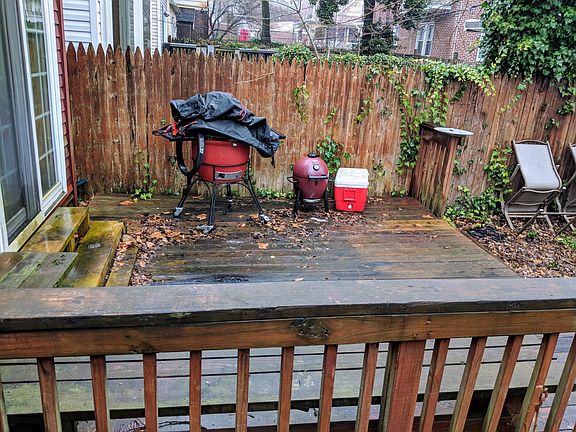 DECK IN BACK