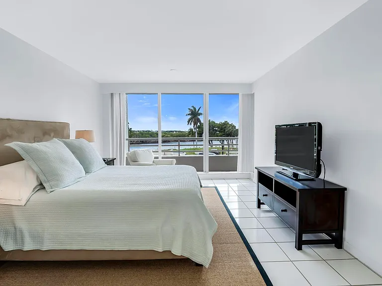 4201 N Ocean Blvd #203 — Photo 37