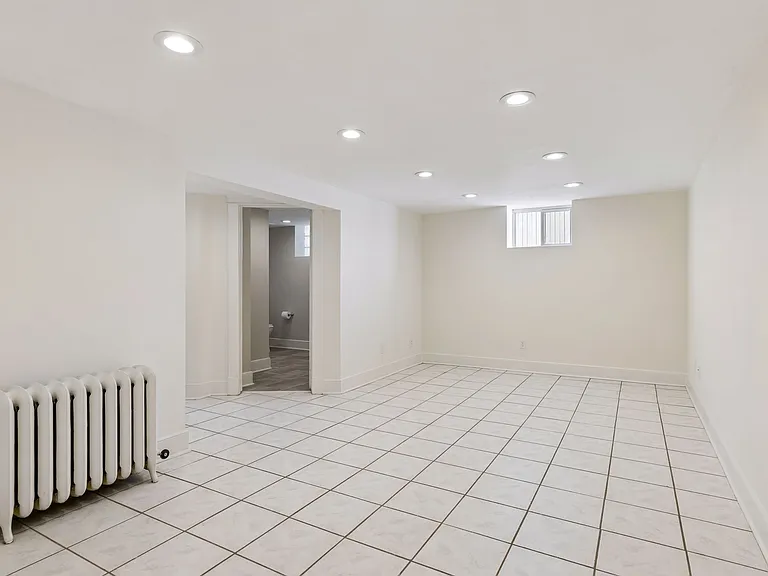 3329 Dupont Ave S — Photo 35