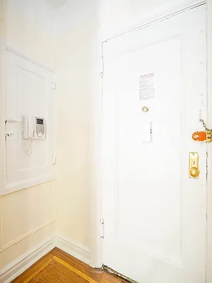 Rented by City Connections Realty | media 15