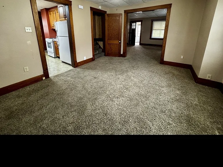 309 E Oak St — Photo 3