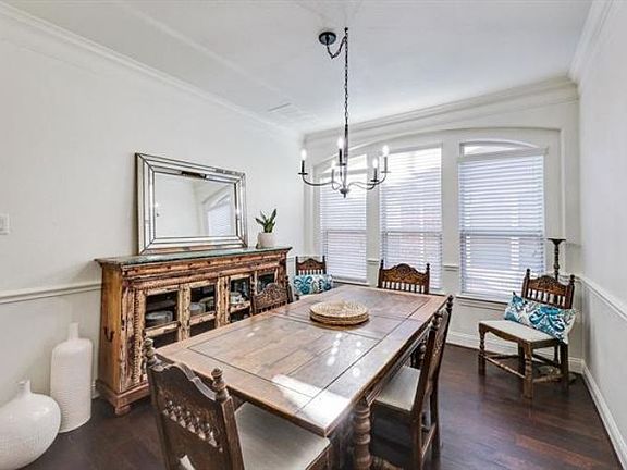 4th image of 2838 Earl Dr