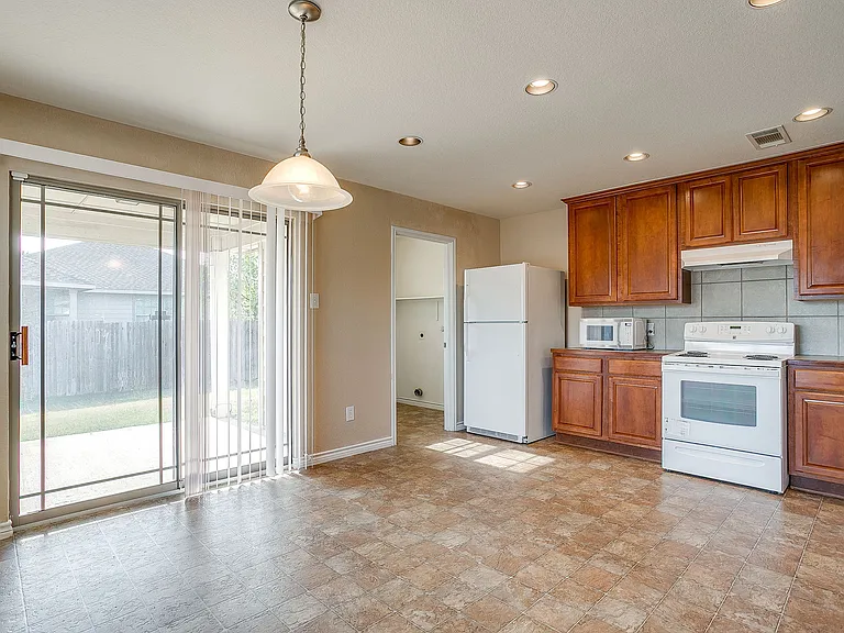 14024 Esperanza Dr — Photo 3