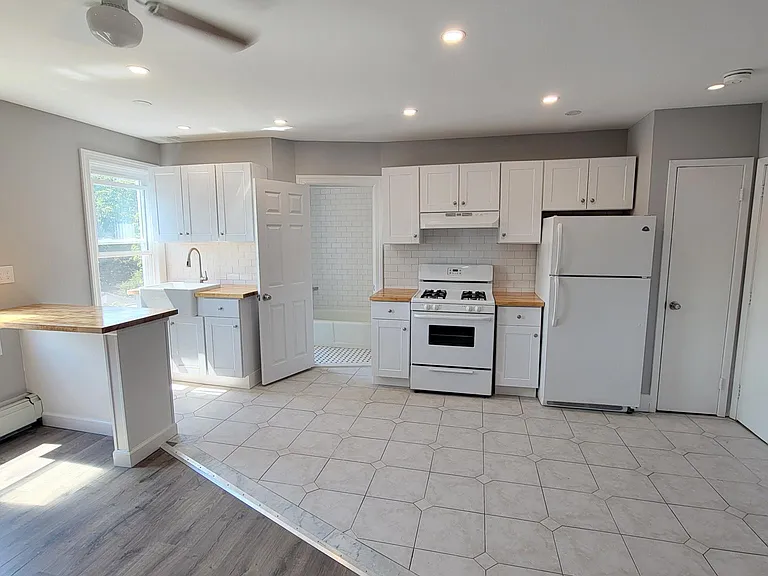 310 Sea Cliff Ave #6 — Photo 1