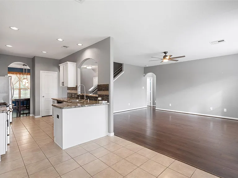 8923 Jordi Dr — Photo 4
