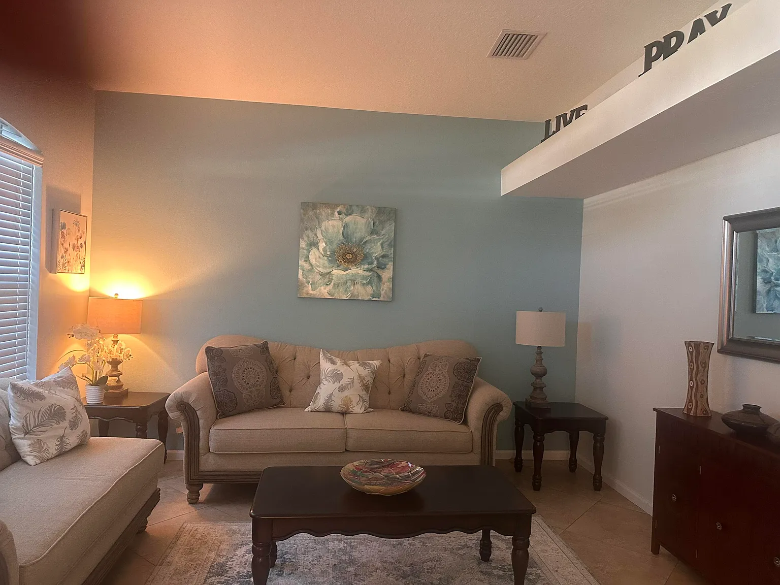 3 bed, 2.0 bath, 2500 sqft, $2,600 — Photo 3
