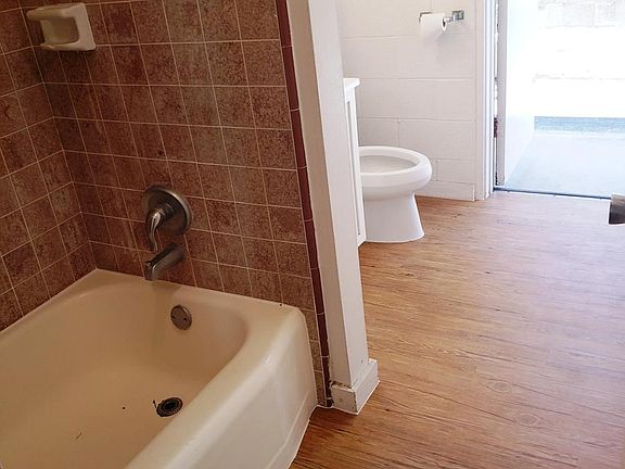 4th image of 725 Birch St APT 2