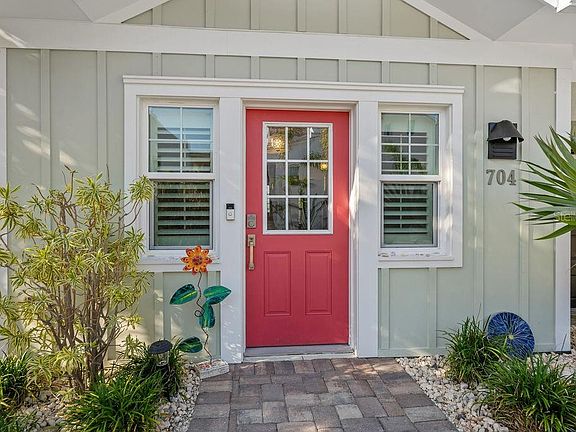 2nd image of 704 Gladiolus St