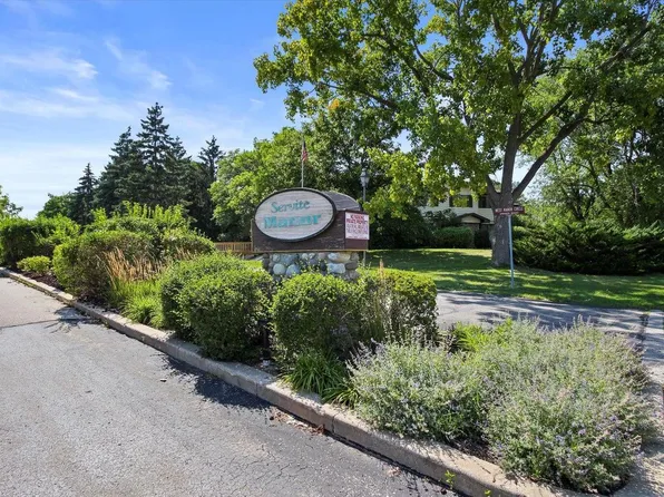 8020 West Manor CIRCLE, Milwaukee, WI 53223