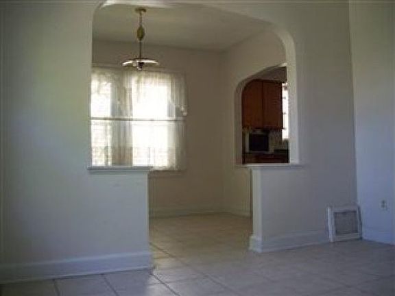 4th image of 1458 Newman Ave