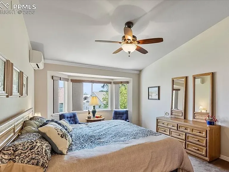 152 Las Lunas St — Photo 10