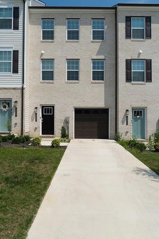 4 bed, 3.5 bath, 1969 sqft, $3,400 — Photo 1