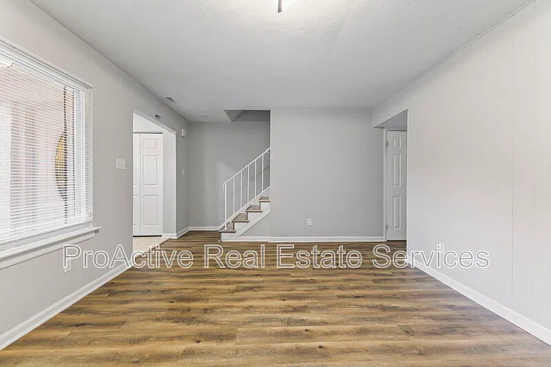 4 bed, 2.0 bath, 1396 sqft, $2,595 — Photo 4
