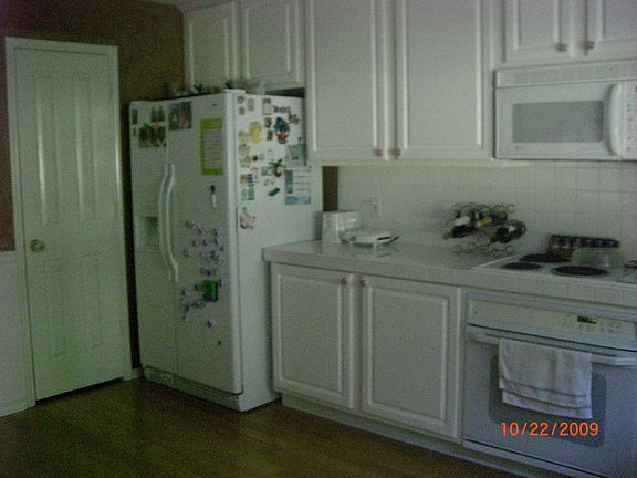 Kitchen with all appliances