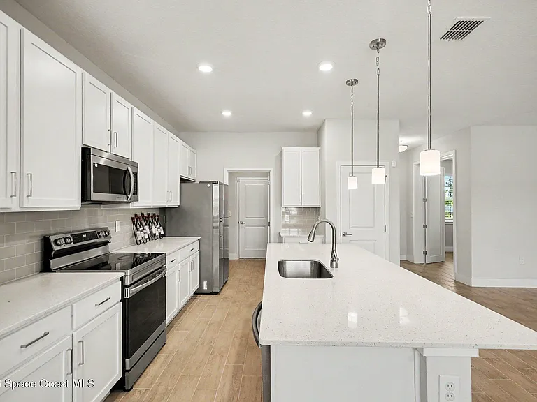 414 Caribbean St SE — Photo 11